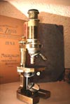 Zeiss_Reisemikroskop.jpg